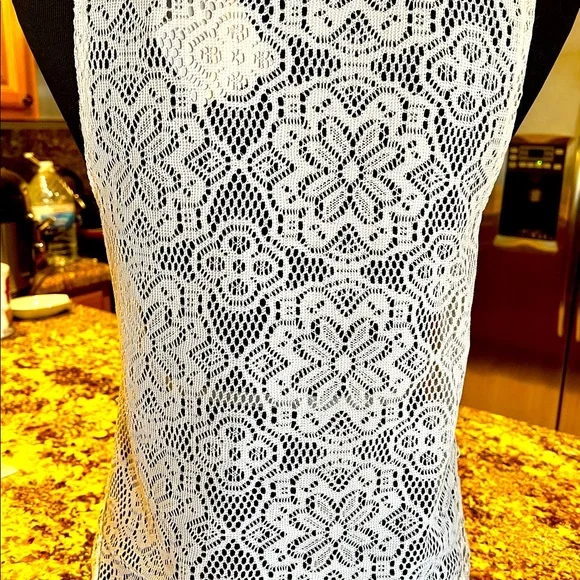 Kimchi Blue Ivory Lacy Flowers Crochet Tank Top NWT Size Small - Picture 5 of 13